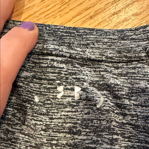 Under Armour Heathered Black Short Sleeve Loose Fit Tee Small - Picture 11 of 12